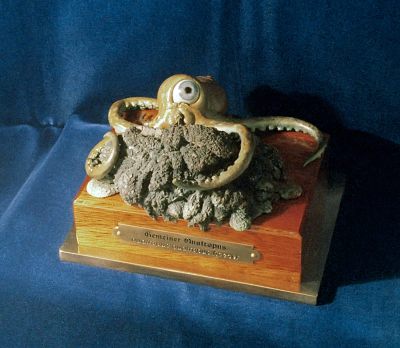 gemeiner Quatropus (Bronze mit eingelegtem Glasauge, h ca.12 cm, 1994 - 98)